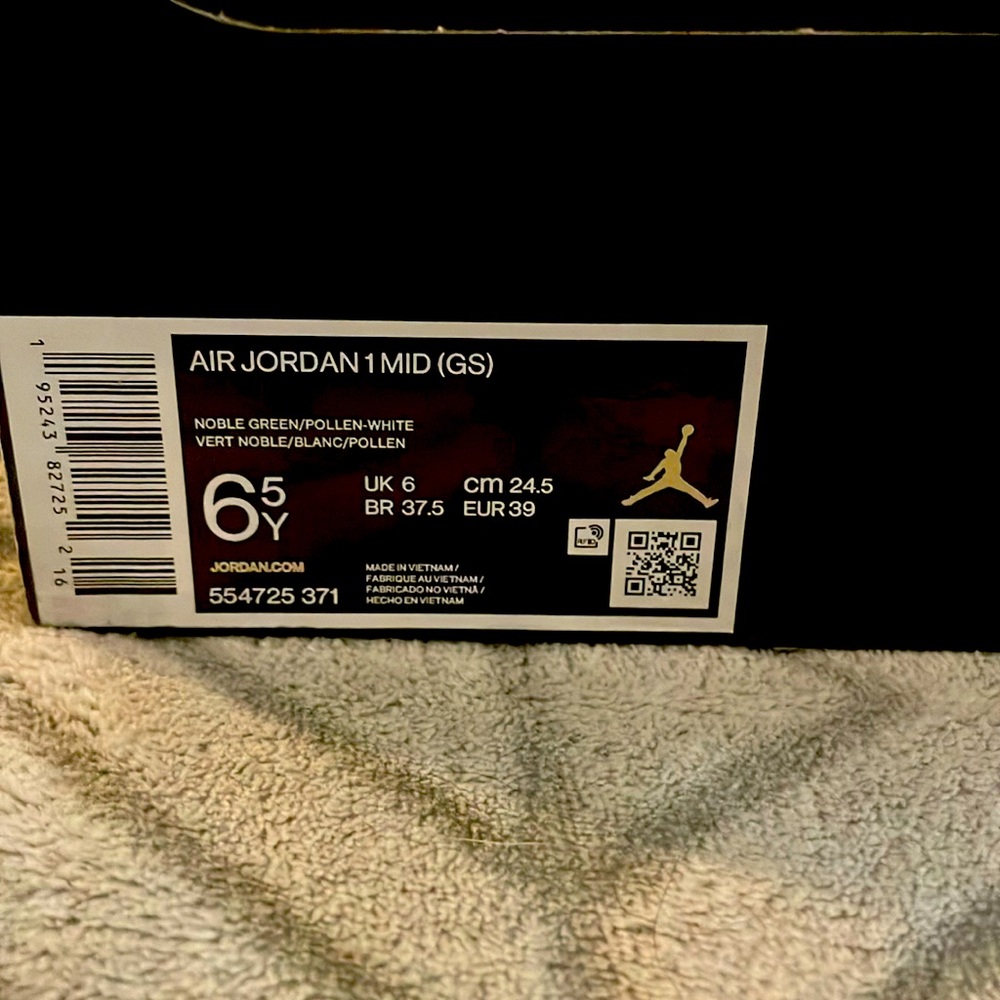 Air Jordan Retro mid GS
